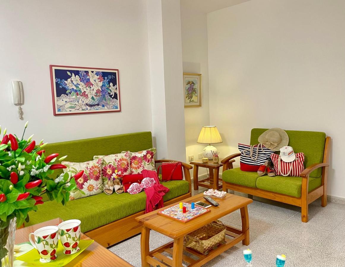 Emycanarias Holiday Homes Vecindario เบซินดาริโอ ภายนอก รูปภาพ