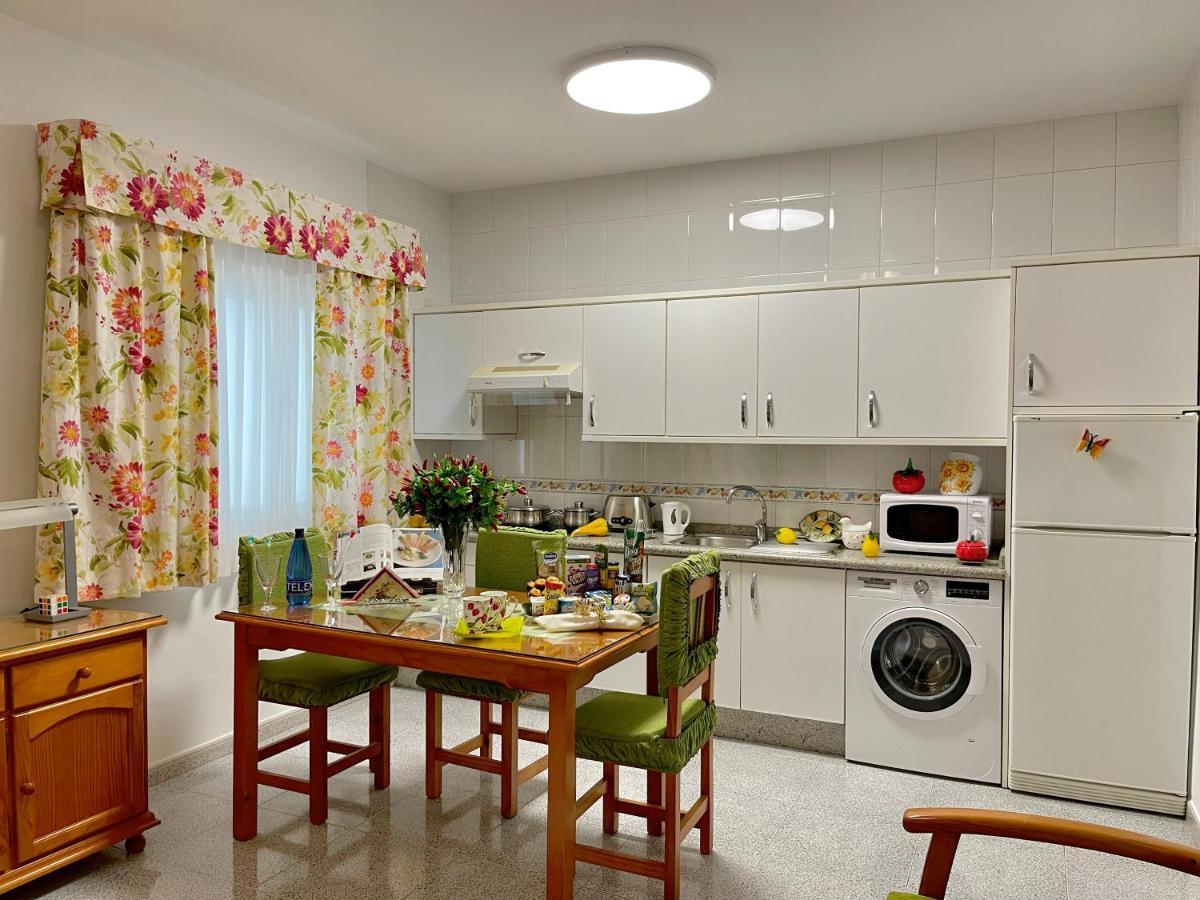 Emycanarias Holiday Homes Vecindario เบซินดาริโอ ภายนอก รูปภาพ