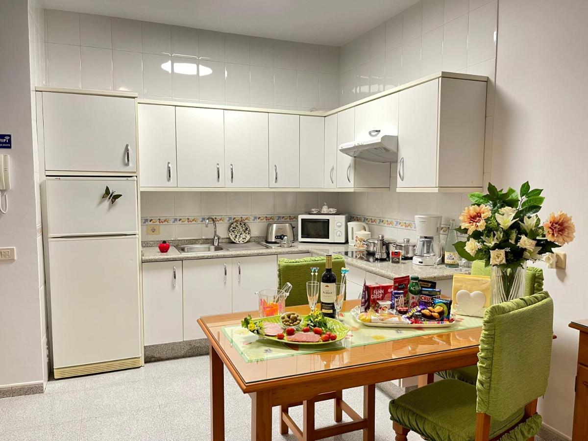 Emycanarias Holiday Homes Vecindario เบซินดาริโอ ภายนอก รูปภาพ