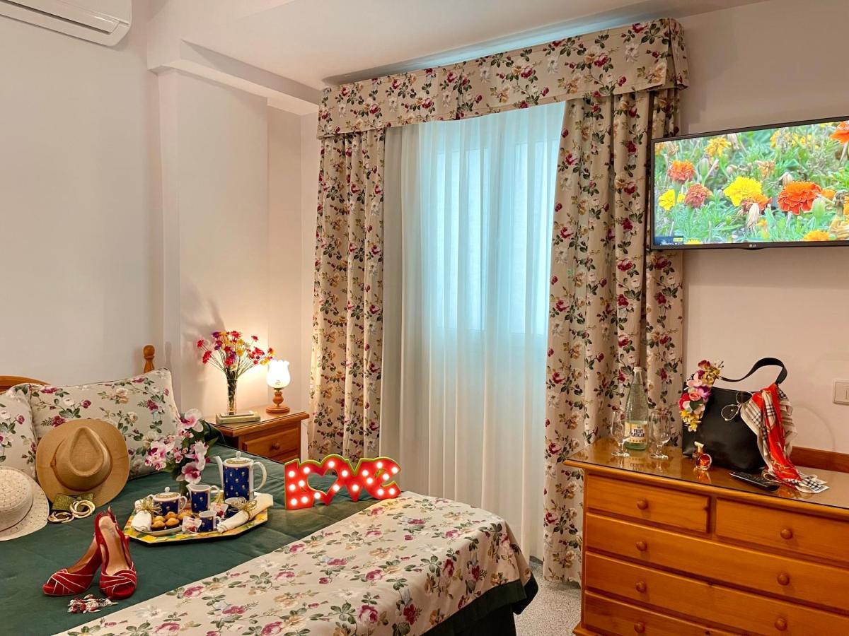 Emycanarias Holiday Homes Vecindario เบซินดาริโอ ภายนอก รูปภาพ