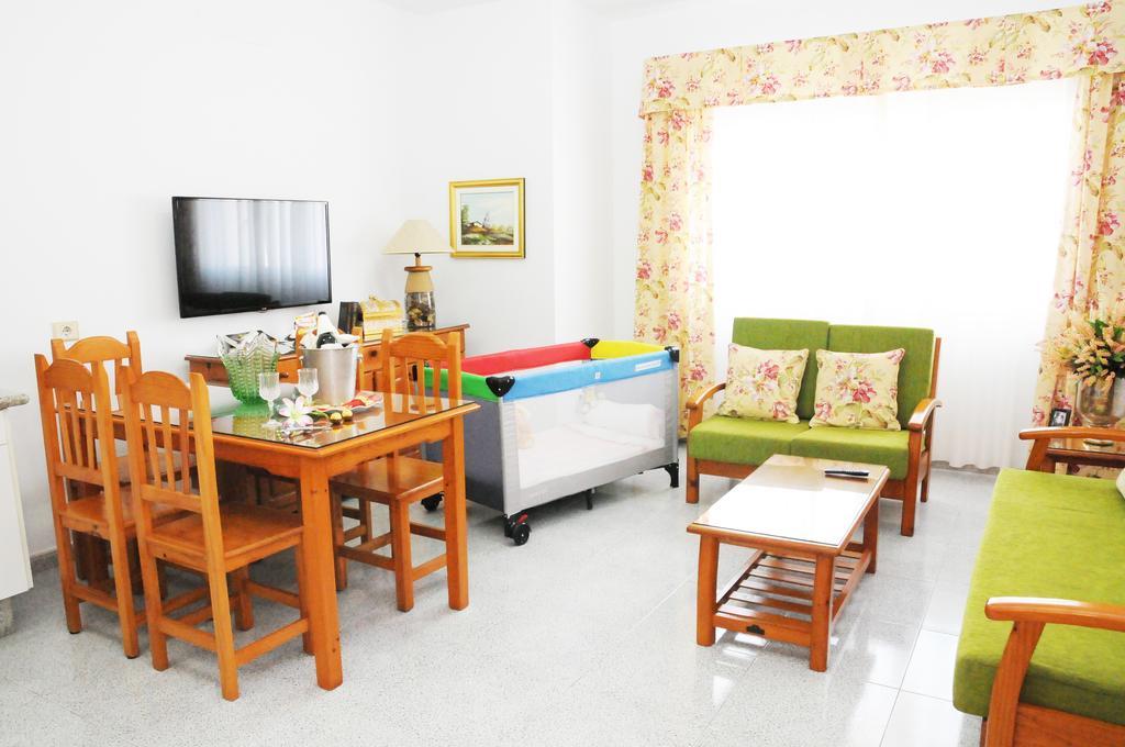 Emycanarias Holiday Homes Vecindario เบซินดาริโอ ภายนอก รูปภาพ